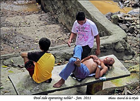 A pool side operating table?