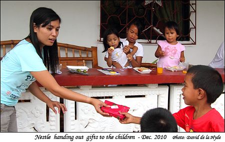 Nestle hnding out gifts to the children