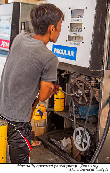 Manual operation of a petrol pump