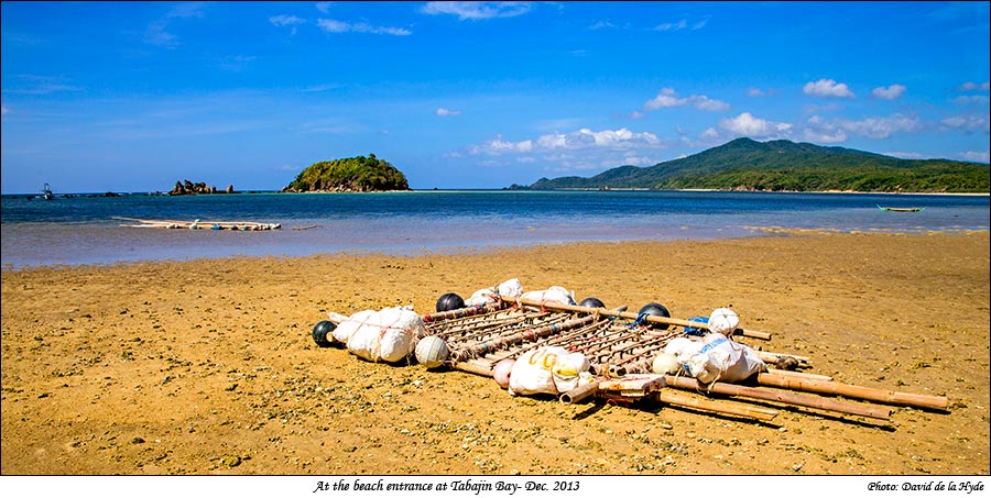 A raft at the beach entrance at Tabajin Bay, Looc