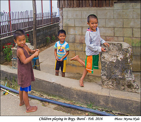 Children playing in Brgy. Burol