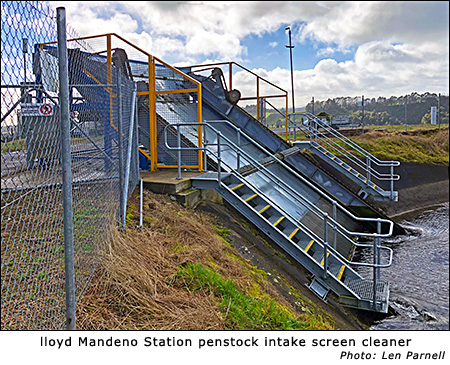 Lloyd Mandeno Penstock Intake screen cleaner