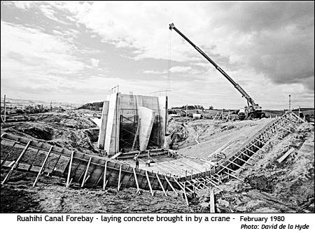 Ruahihi canal forebay - february 1980 - laying concrete