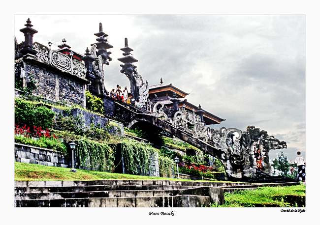 Pura Besaki